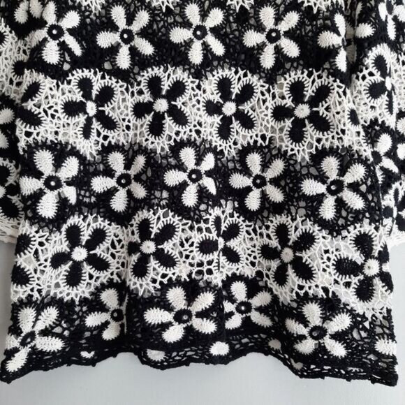Vintage Boho Floral Net See-Through Lace Crochet Crop Top B&W Sz M Flawed - Picture 3 of 11